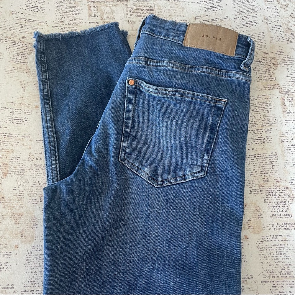 H&M jean girlfriend fit regular waist size 4P